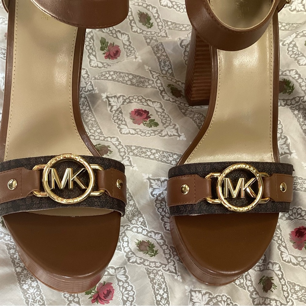 Michael Kors Tan and Black Rory Platform Leather Heels 9.5 *FIRM PRICE* - Picture 3 of 11